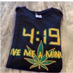 4:19 Give Me A Minute Funny Unisex T-shirt
420 Friendly Colorado
